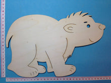 Lade das Bild in den Galerie-Viewer, Eisbär laufend aus Holz
