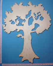 Lade das Bild in den Galerie-Viewer, Baum / Obstbaum mit Laub aus Holz
